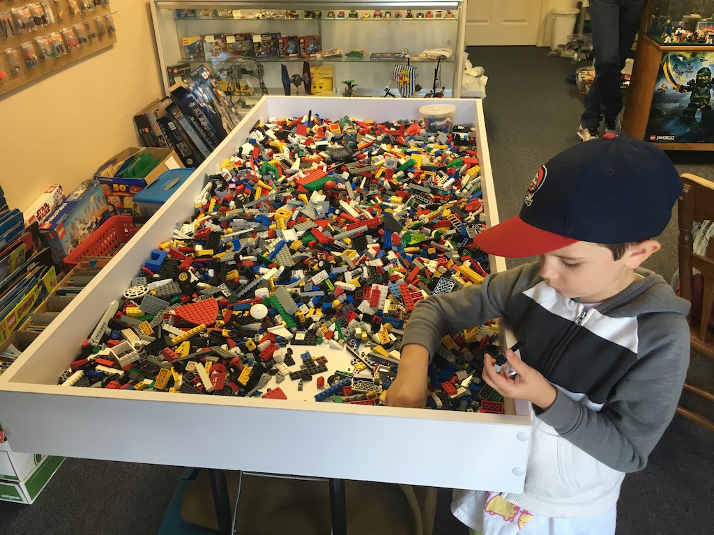 LEGO Dump Table
